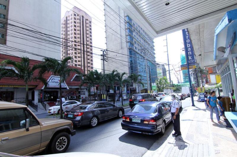 Makati Prime Tower Suites Manila Exterior foto